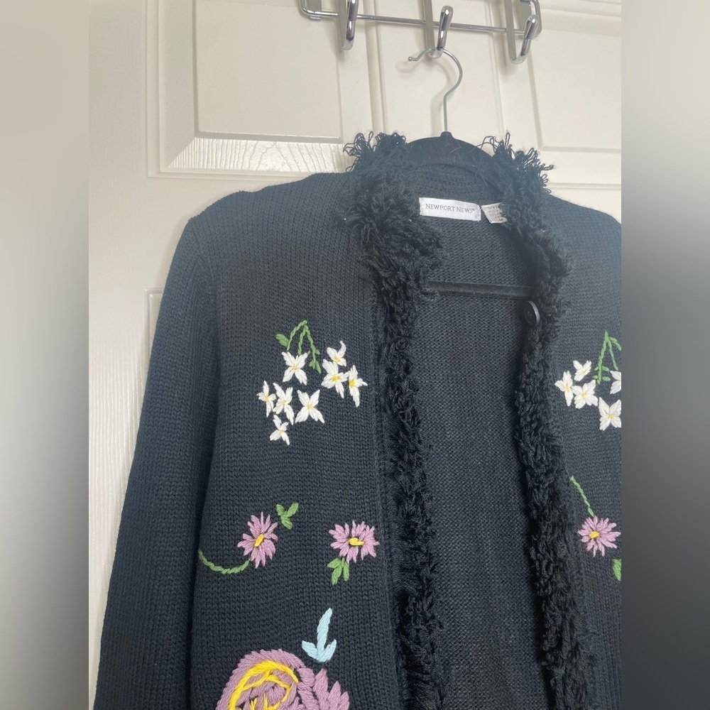 Vintage Newport News Embroidered Floral Button-Up Longline Cardigan | M - Picture 4 of 13
